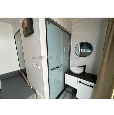 Color personalizado Contenedor moderno Mini habitación cápsula de vacaciones Un dormitorio Hotel de estructura de acero Diseñado con estilo moderno