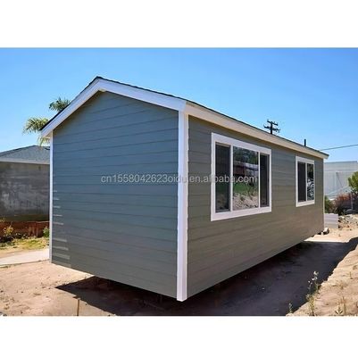 Casa de paneles de sandwich de techo prefabricado triangular de acero exterior con tubos cuadrados de acero galvanizado