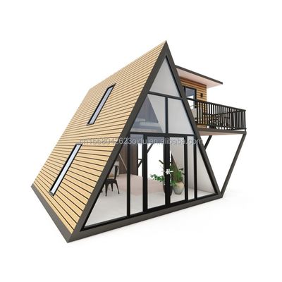Casa de madera con contenedor triangular
