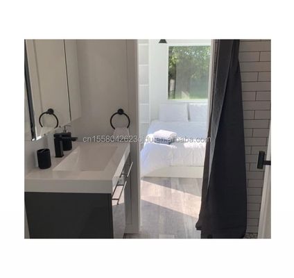 Casa de contenedores de envío de diseño moderno de 40 pies para centro comercial con ventanas de aleación de aluminio y panel de sándwich