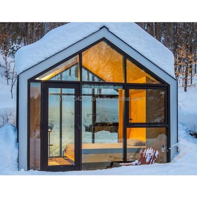 Contenedor de envío modificado Casa prefabricada con techo triangular y base de madera estable para contenedores residenciales de acero