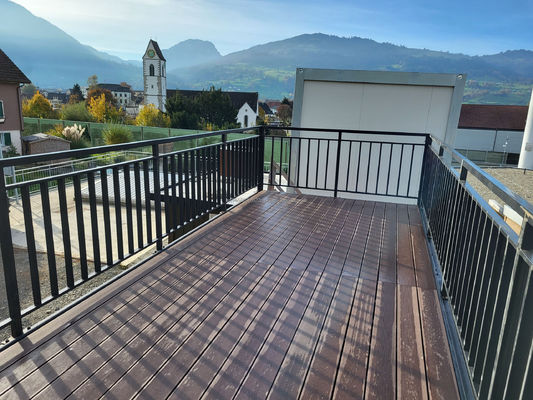Contenedor de paquete plano de 20 pies de diseño moderno de acero prefabricado para el hogar móvil Bar de café con terraza y aplicación al aire libre