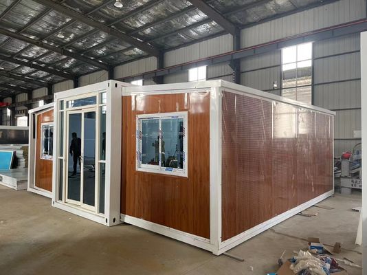 Estructura principal Tubos cuadrados de acero galvanizado Casa de contenedores prefabricada en color personalizado para vivir al aire libre
